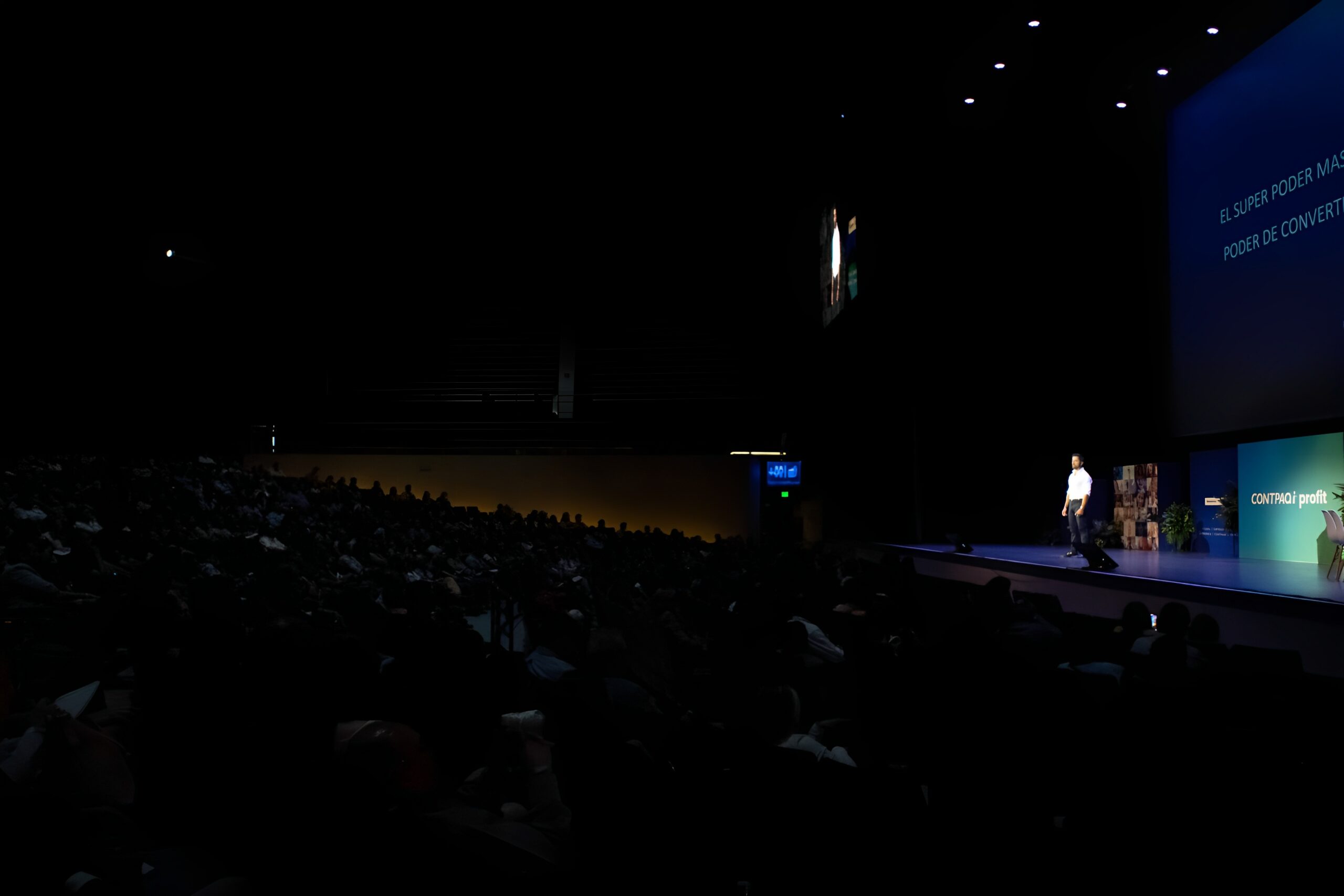 Enrique Zapata en escenario